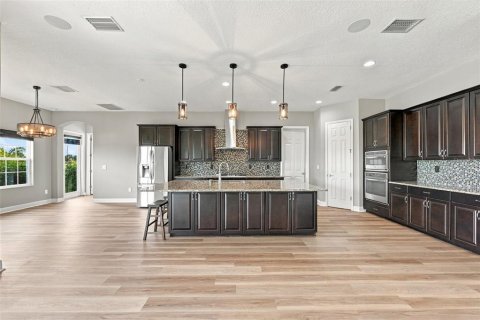House in Apollo Beach, Florida 6 bedrooms, 400.87 sq.m. № 2391579 - photo 12