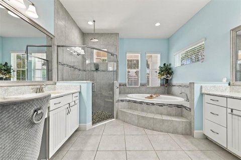 House in Apollo Beach, Florida 6 bedrooms, 400.87 sq.m. № 2391579 - photo 25