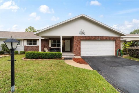 House in Ocala, Florida 2 bedrooms, 143.16 sq.m. № 2092124
