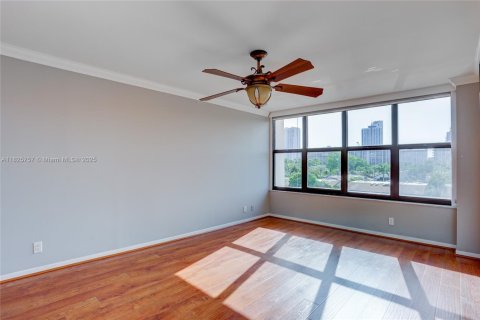 Condo in Hallandale Beach, Florida, 2 bedrooms  № 1794169 - photo 19