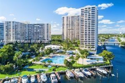 Condo in Hallandale Beach, Florida, 2 bedrooms  № 1794169 - photo 5