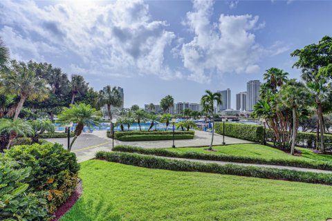 Condo in Hallandale Beach, Florida, 2 bedrooms  № 1794169 - photo 27