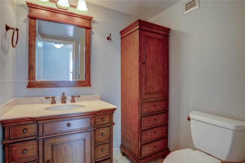 Condo in Hallandale Beach, Florida, 2 bedrooms  № 1794169 - photo 14