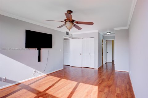 Condo in Hallandale Beach, Florida, 2 bedrooms  № 1794169 - photo 20