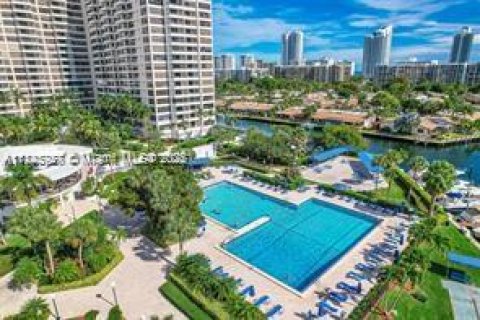 Condo in Hallandale Beach, Florida, 2 bedrooms  № 1794169 - photo 26