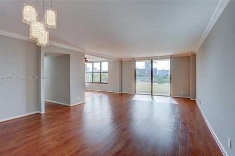 Condo in Hallandale Beach, Florida, 2 bedrooms  № 1794169 - photo 10