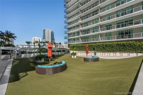 Condominio en alquiler en Miami, Florida, 2 dormitorios, 94.02 m2 № 2153472 - foto 3
