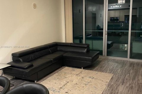 Condominio en alquiler en Miami, Florida, 2 dormitorios, 94.02 m2 № 2153472 - foto 4