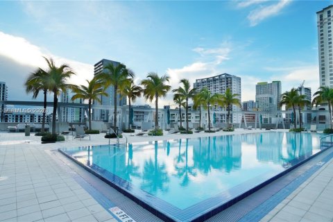 Condominio en alquiler en Miami, Florida, 2 dormitorios, 94.02 m2 № 2153472 - foto 5