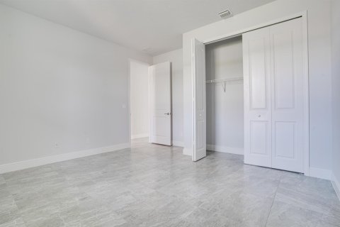 Casa en venta en Port St. Lucie, Florida, 4 dormitorios, 199 m2 № 2084971 - foto 17