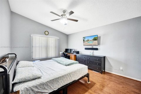 Casa en venta en Pembroke Pines, Florida, 3 dormitorios, 157 m2 № 1790223 - foto 15