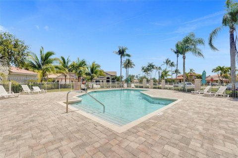 Casa en venta en Pembroke Pines, Florida, 3 dormitorios, 157 m2 № 1790223 - foto 24