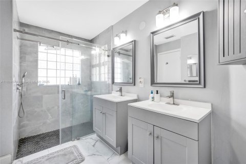 Casa en venta en Pembroke Pines, Florida, 3 dormitorios, 157 m2 № 1790223 - foto 7