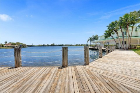 Casa en venta en Pembroke Pines, Florida, 3 dormitorios, 157 m2 № 1790223 - foto 27