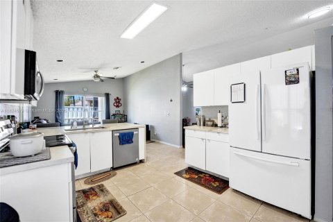 Casa en venta en Pembroke Pines, Florida, 3 dormitorios, 157 m2 № 1790223 - foto 19
