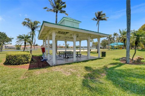 Casa en venta en Pembroke Pines, Florida, 3 dormitorios, 157 m2 № 1790223 - foto 29