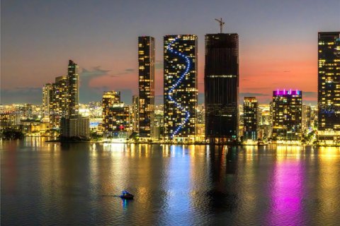 Condominio en venta en Miami, Florida, 2 dormitorios, 143.26 m2 № 1950702 - foto 1