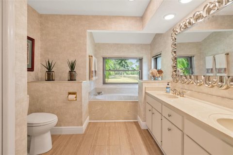 House in Sarasota, Florida 3 bedrooms, 289.39 sq.m. № 1719463 - photo 28