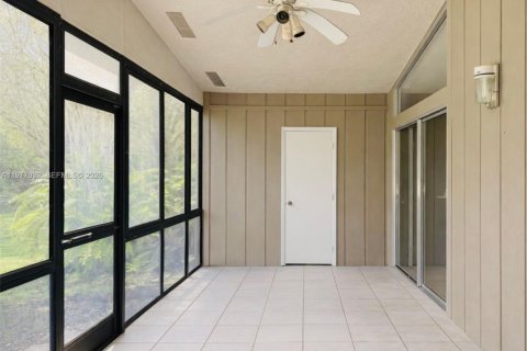 Condo in Sunrise, Florida, 3 bedrooms  № 2041996 - photo 4