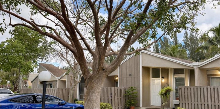 Condo in Sunrise, Florida, 3 bedrooms  № 2041996