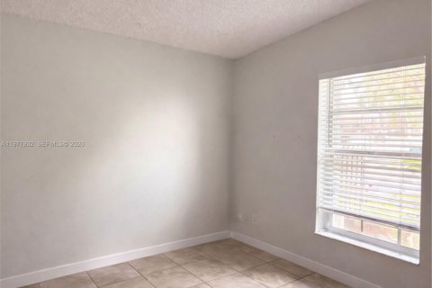 Condo in Sunrise, Florida, 3 bedrooms  № 2041996 - photo 7