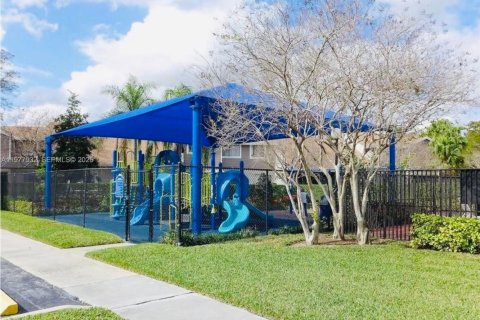 Condo in Sunrise, Florida, 3 bedrooms  № 2041996 - photo 11