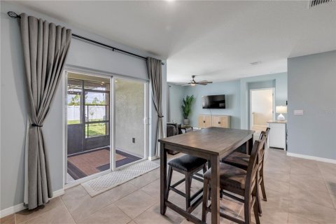House in New Smyrna Beach, Florida 4 bedrooms, 172.33 sq.m. № 1783037 - photo 8