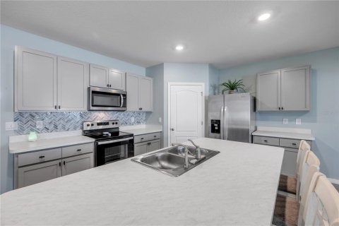 House in New Smyrna Beach, Florida 4 bedrooms, 172.33 sq.m. № 1783037 - photo 6