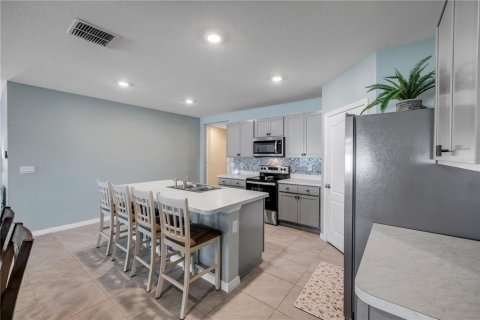 House in New Smyrna Beach, Florida 4 bedrooms, 172.33 sq.m. № 1783037 - photo 5