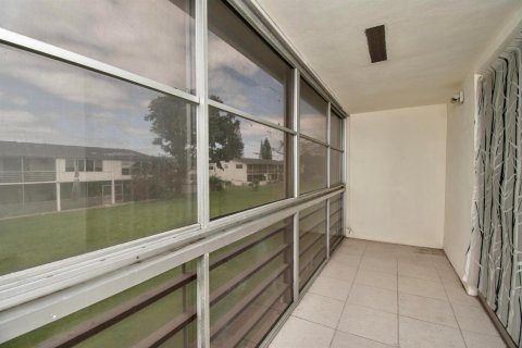 Condo in West Palm Beach, Florida, 1 bedroom  № 2176701 - photo 13