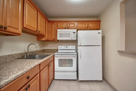 Condo in West Palm Beach, Florida, 1 bedroom  № 2176701 - photo 2