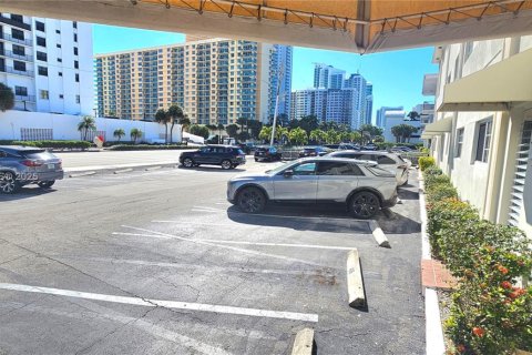 Copropriété à vendre à Hollywood, Floride: 1 chambre, 60.57 m2 № 2017182 - photo 10