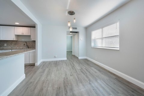 Condo in Delray Beach, Florida, 1 bedroom  № 2007656 - photo 5