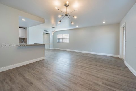 Condo in Delray Beach, Florida, 1 bedroom  № 2007656 - photo 7