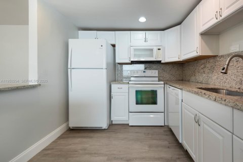 Condo in Delray Beach, Florida, 1 bedroom  № 2007656 - photo 10