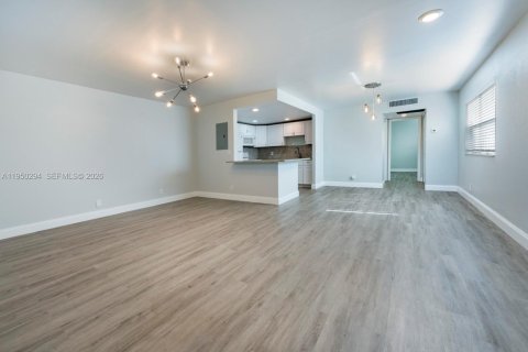 Condo in Delray Beach, Florida, 1 bedroom  № 2007656 - photo 2