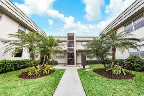 Condo in Delray Beach, Florida, 1 bedroom  № 2007656 - photo 21