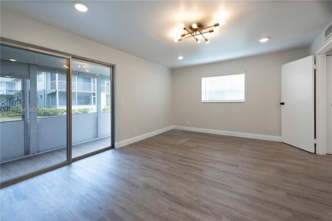 Condo in Delray Beach, Florida, 1 bedroom  № 2007656 - photo 14