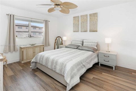 Condo in Hollywood, Florida, 1 bedroom  № 2002708 - photo 20