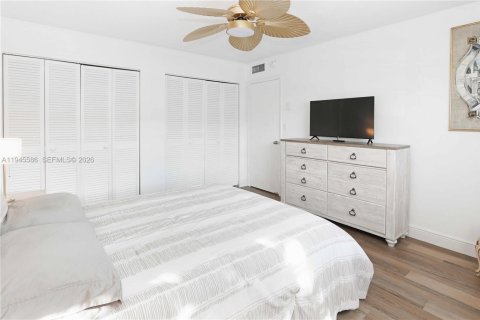 Condo in Hollywood, Florida, 1 bedroom  № 2002708 - photo 21