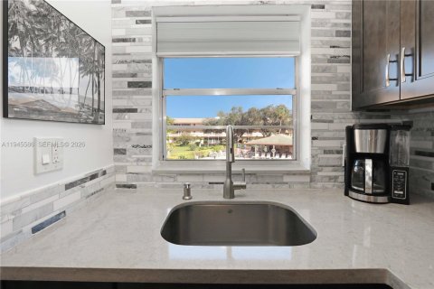 Condo in Hollywood, Florida, 1 bedroom  № 2002708 - photo 14