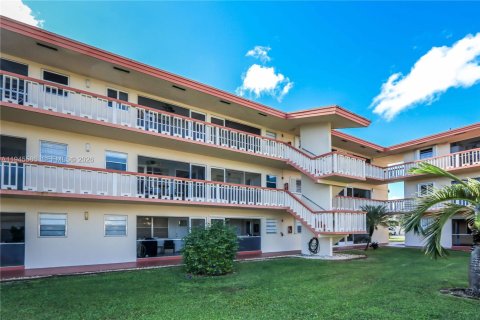 Condo in Hollywood, Florida, 1 bedroom  № 2002708 - photo 25