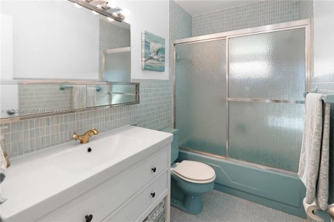 Condo in Hollywood, Florida, 1 bedroom  № 2002708 - photo 18