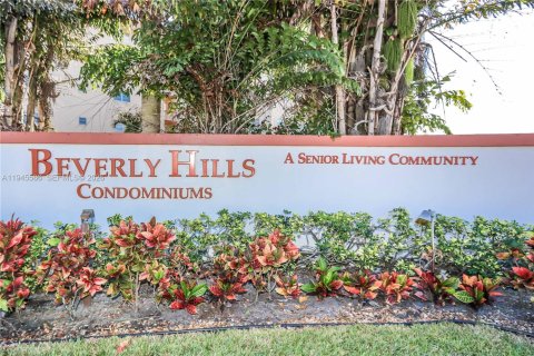 Condo in Hollywood, Florida, 1 bedroom  № 2002708 - photo 29