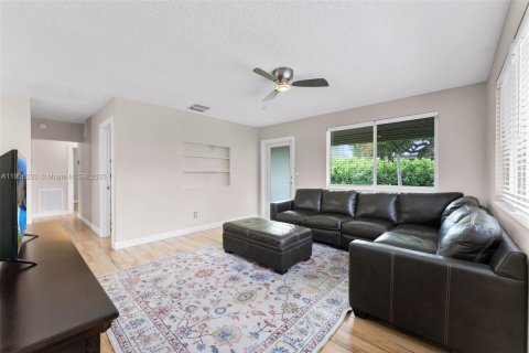 Villa ou maison à vendre à Oakland Park, Floride: 3 chambres, 101.45 m2 № 1966685 - photo 2