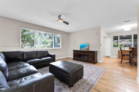 Villa ou maison à vendre à Oakland Park, Floride: 3 chambres, 101.45 m2 № 1966685 - photo 1