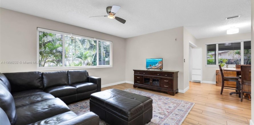 Villa ou maison à Oakland Park, Floride 3 chambres, 101.45 m2 № 1966685