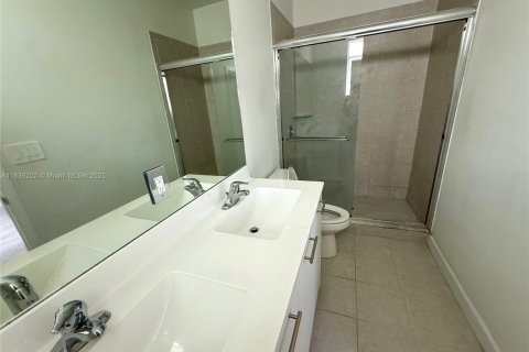 Townhouse in Miami, Florida 3 bedrooms, 123.37 sq.m. № 1823640 - photo 15