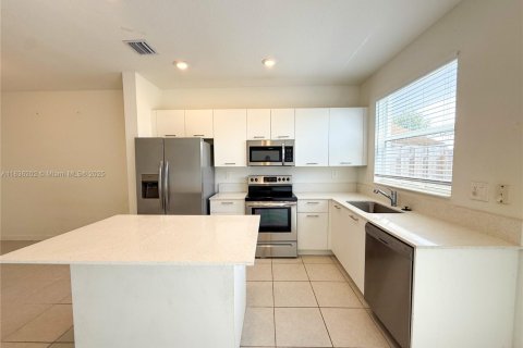 Townhouse in Miami, Florida 3 bedrooms, 123.37 sq.m. № 1823640 - photo 3