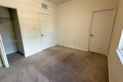 Townhouse in Miami, Florida 3 bedrooms, 123.37 sq.m. № 1823640 - photo 16